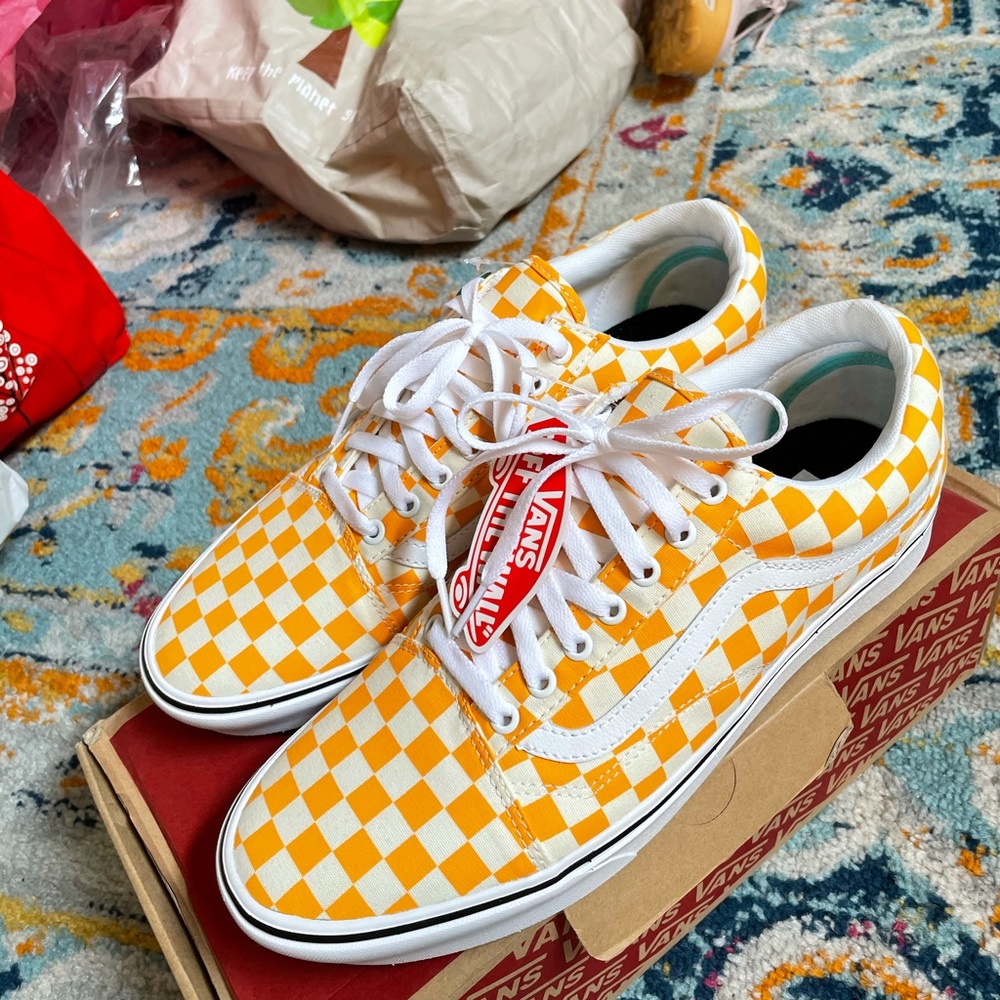 SOLD Vans checkered old skool low new orange white